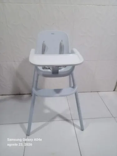 Cadeira de alimentação Burigotto semi Nova unissex