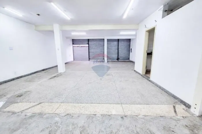 Loja com 260m2, com 2 pavimentos na Itamar Franco