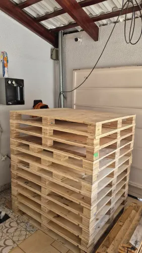 Compensado resistente medida 1.30mt por 1.10mt, suporta aproximadamente 500kg, entregamos.