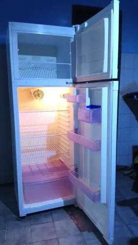 Super Geladeira Continental Duplex 370Lts seminova gelando muito bem, Gelo Seco, R$1.200,