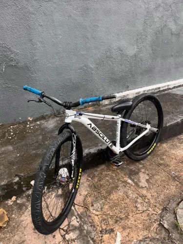 vendo bike absolute com par de pneu maxxis