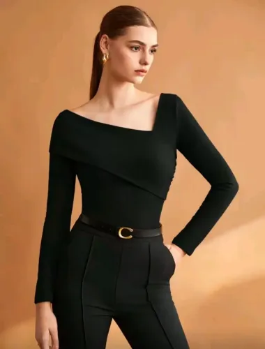 Blusa Feminina Assimétrica Manga Longa - Elegante e Moderna