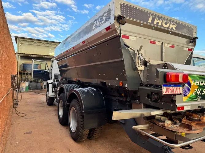 Caminhão de aplicação - Volkswagen 26.260 / 6x4