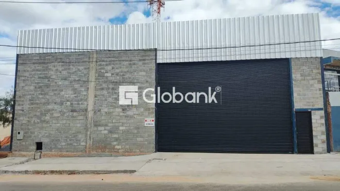 Galpão Comercial para aluguel em Montes Claros (Bairro Independência) 387 m²