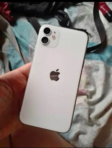 iPhone 11 128GB zero detalhe