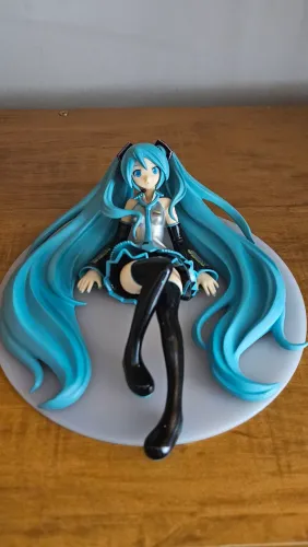 Hatsune miku figure