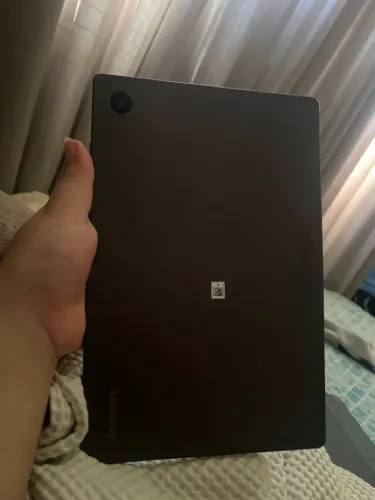 Tab A8 a venda nesse valor acompanha um suporte com ímã para o tablet e o teclado