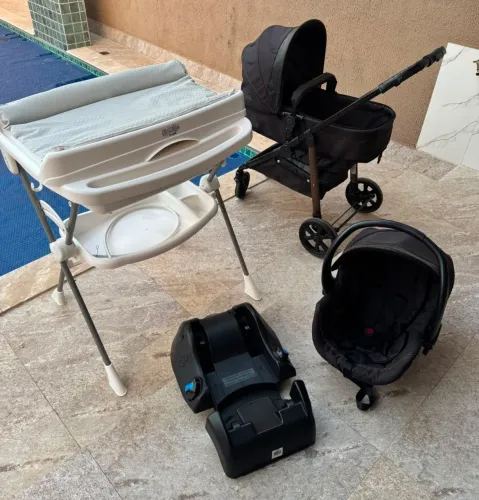 Banheira, Carrinho Moisés e BB Conforto com Base