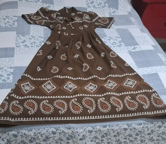 Vestido Marrom com Detalhes