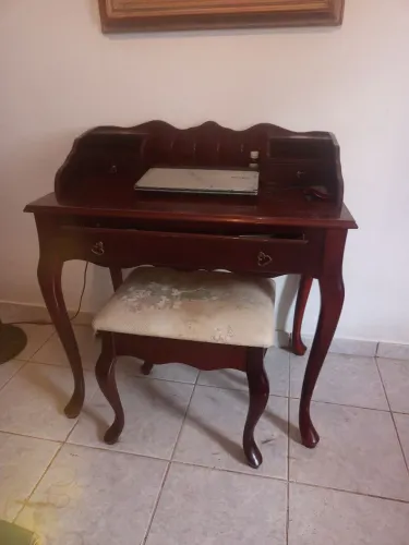 Escrevaninha Antiga. Peça de decoração para colecionador de muito gosto, excelente estado 
