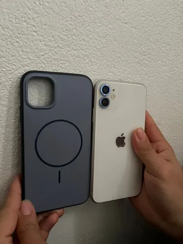 Vende-se iPhone 11 semi usado em perfeito estado 