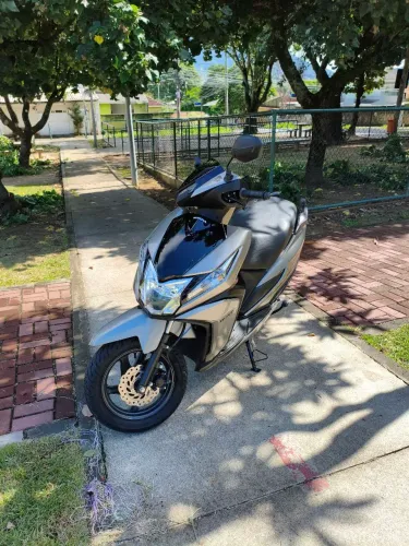 VENDO DUAS MOTOS, HONDA ELITE E HONDA PCX!