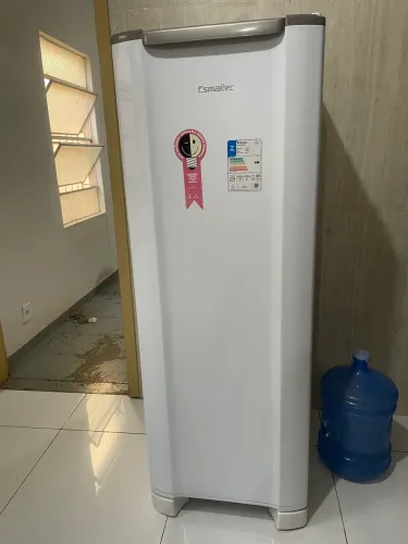 Geladeira Esmaltec
