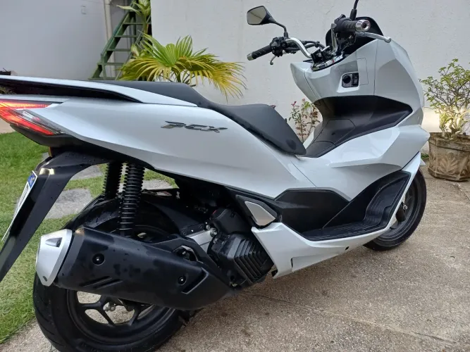 Honda PCX 160cc 2025/2025 MUITO NOVA aceito troca moto menor valor com volta pra mim