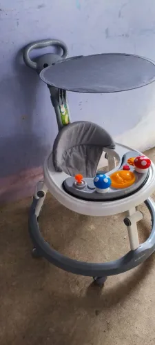 Estou vendendo um andador de pouco tempo de uso por 280 paguei por 350 na loja 