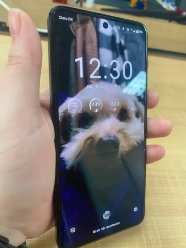Celular moto G84 com defeito