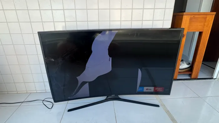 TV Samsung 49 polegadas UN49MU6300GXZD para retirada de peças