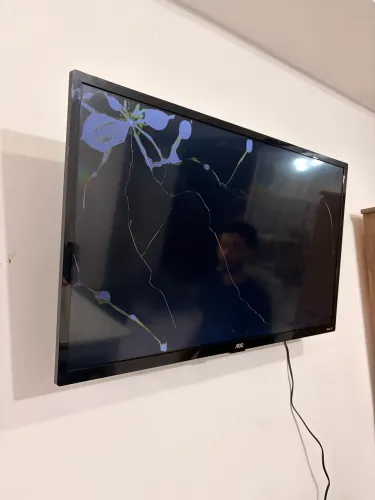 Televisão Roku AOC 32 polegadas - COM DEFEITO