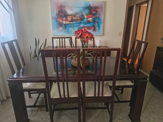 Mesa de jantar com 6 cadeiras