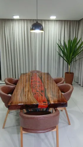 Mesa  de jantar  resinada