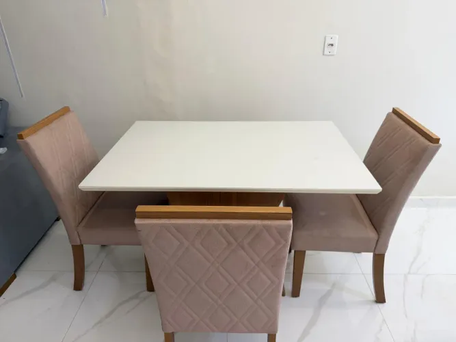 Mesa de jantar 4 cadeiras