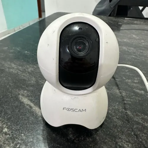 Câmera foscam wifi 5 mega pixel liga mas não conecta