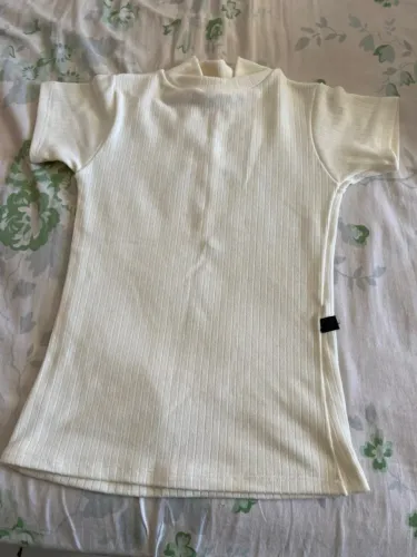 Blusa pra vestir por baixo de blazer.