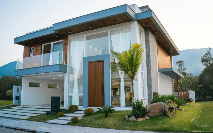 Casa lindíssima, de Alto Padrão, em Condomínio Fechado, no Norte da Ilha