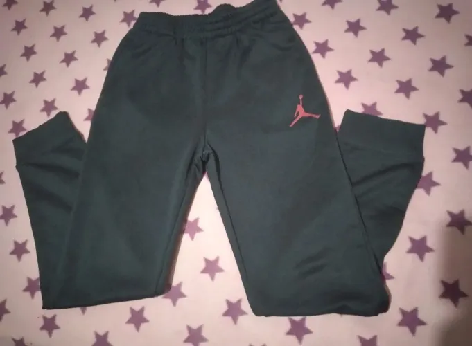 Abrigo juvenil jordan original 12/13 anos idade 