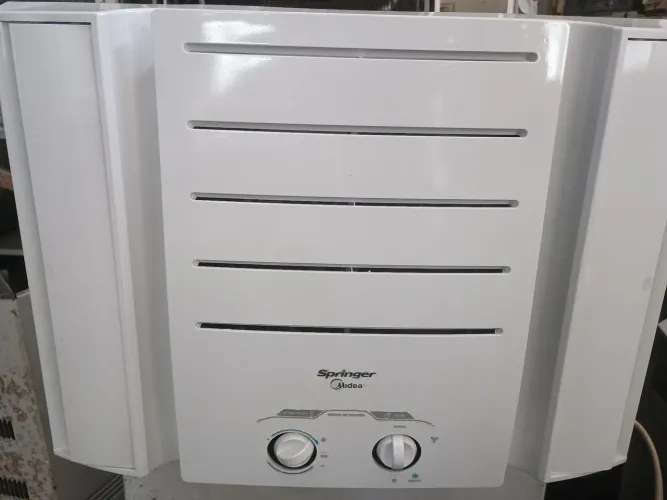 Ar condicionado 220v e 10 mil btus