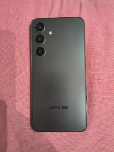 Samsung S24 128 GB em ótimo estado.