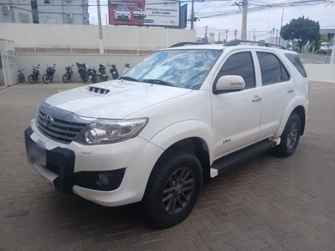 Toyota Hilux SW4 SRV D4-d 4X4 3.0 TDI Dies. AUT 2015