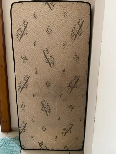Vendo cama box de solteiro
