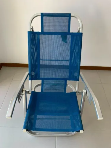 Cadeira de praia de alumínio azul royal da marca Botafogo Lar & Lazer