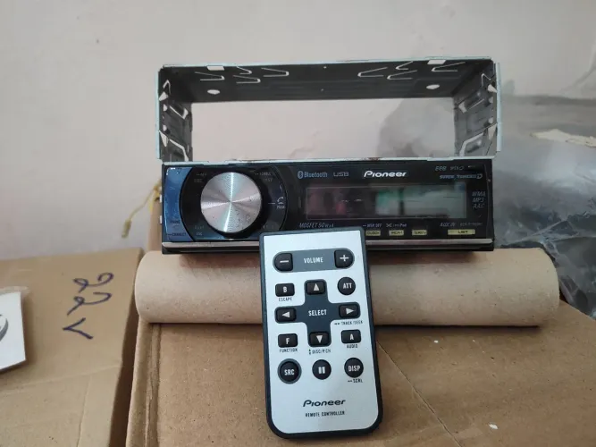 Pioneer DEH-P7080BT, com Bluetooth, USB e controle remoto