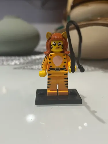 Minifigure Tiger woman