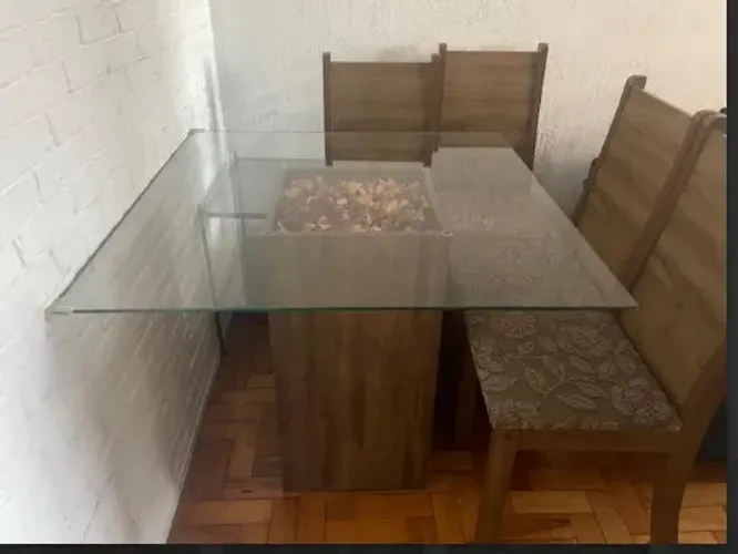 Mesa com Tampo de Vidro e 4 cadeiras