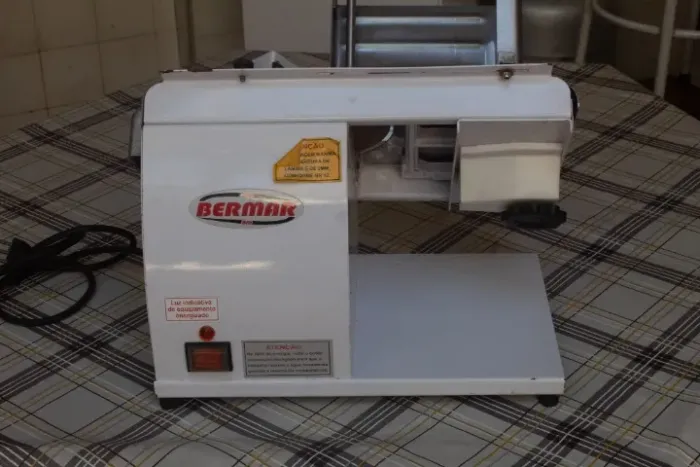 Máquina de Cortar Frios BERMAR