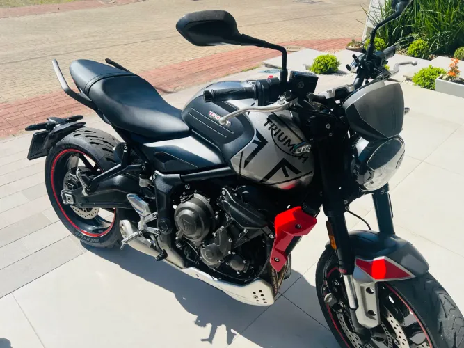Triumpth Trident 660