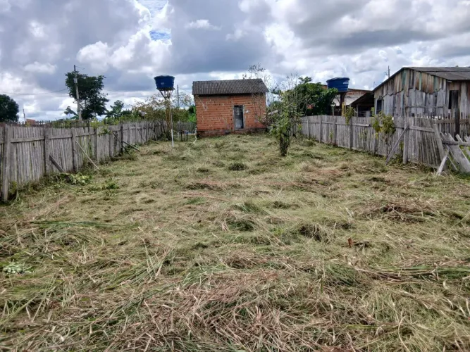 Vende se uma casa no polo Benfica