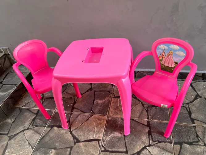 Kit mesa e cadeiras infantil 