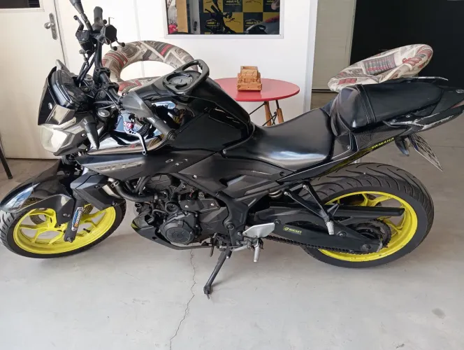 Moto yamaha MT03 2017