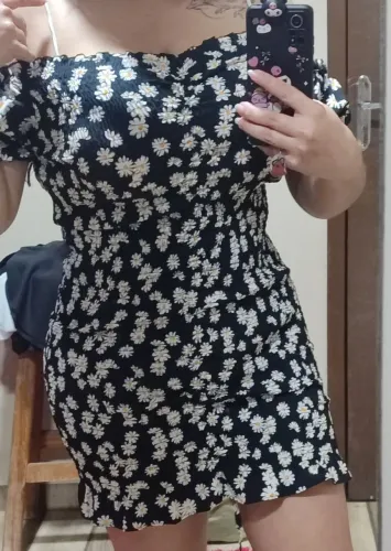 Vestido preto florido curto tamanho M