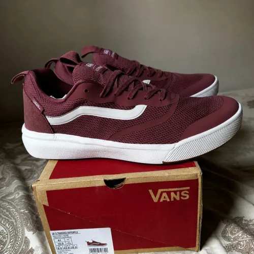 tênis Vans Ultrarange Rapidweld na cor Port Royale.