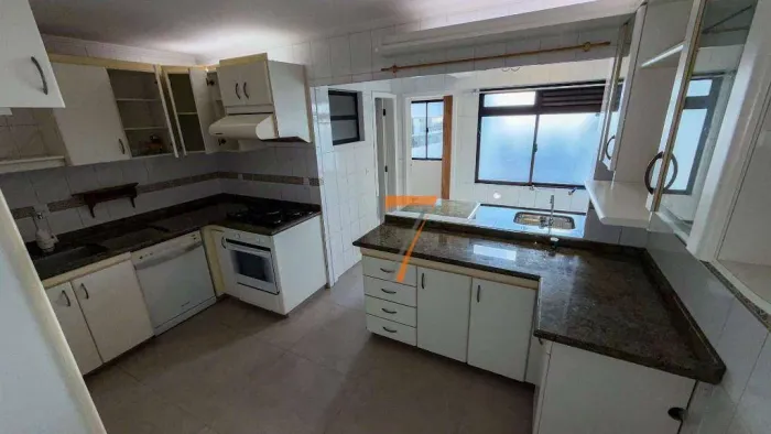 Apartamento com 3 dormitórios para alugar, 116 m² por R$ 5.882/mês - Balneário - Florianóp