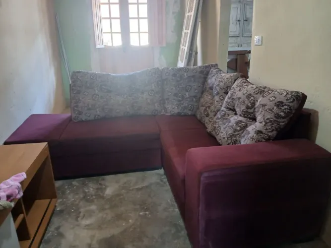 VENDE-SE UM SOFA ( L)