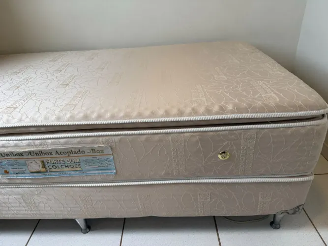 Vendo cama box solteiro