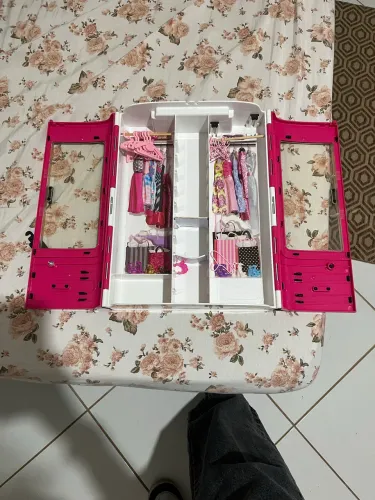 Guarda roupa da Barbie maleta (aceito oferta) 