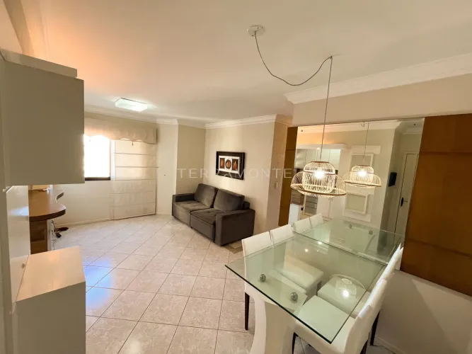 Apartamento mobiliado no Centro por R$ 380 mil