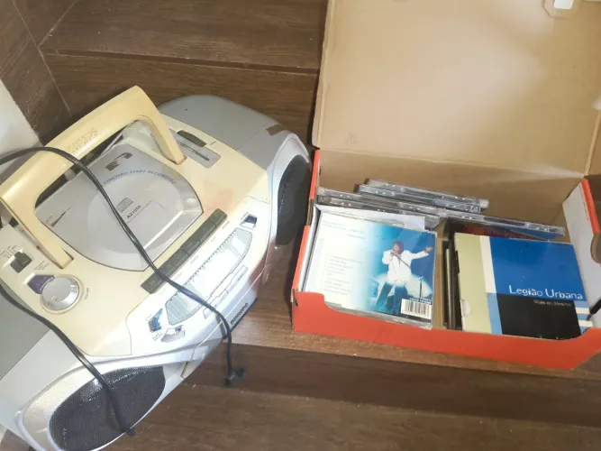 Phillips AZ1050 Rádio CD Cassete PLAYER Gravador Cabo AC Aço Cinza e cerca de 20 CDs